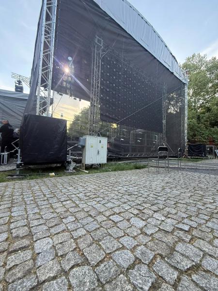 imgi14904988406649831398590455502885921927554003nf5cc29900930090652